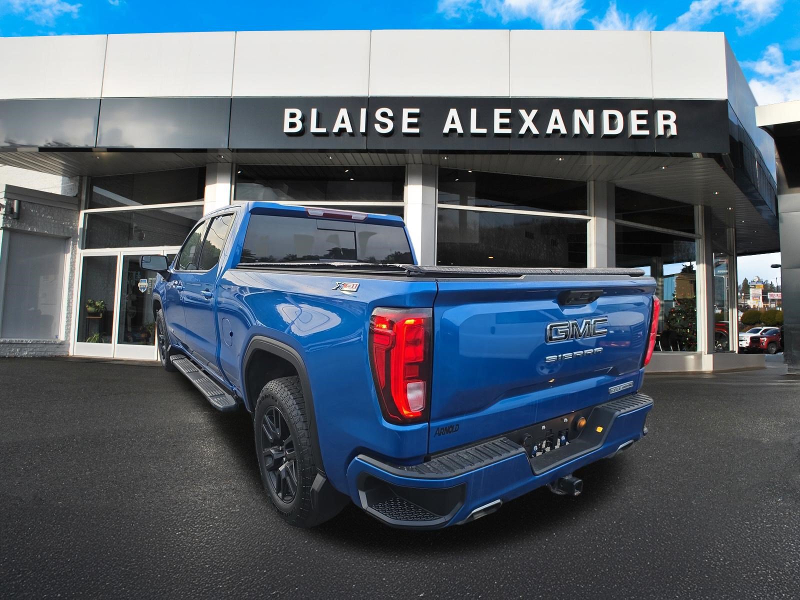 Used 2023 GMC Sierra 1500 Elevation w/ Preferred Package AWD/4WD image 7