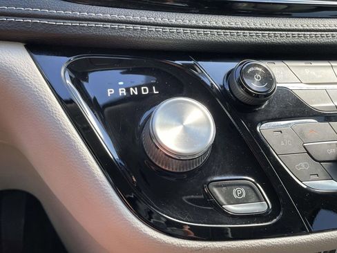 Used 2022 Chrysler Pacifica Touring-L image 17