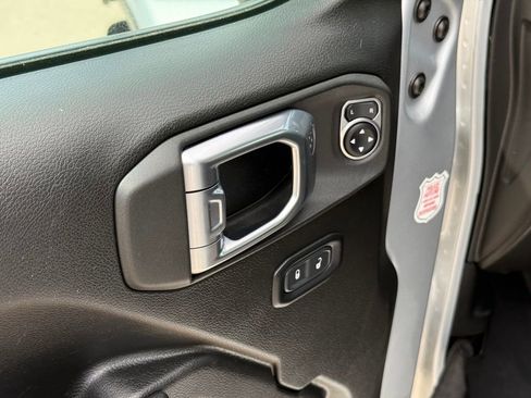 Used 2023 Jeep Gladiator Sport AWD/4WD image 10