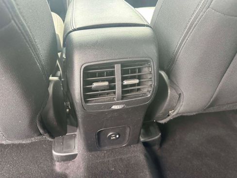 Used 2022 Ford Escape SE w/ Cold Weather Package image 10