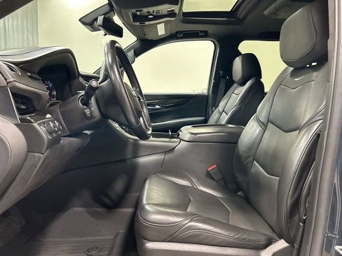 Used 2020 Cadillac Escalade Platinum image 10