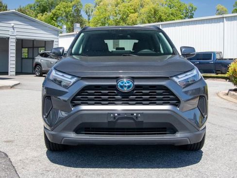 Used 2022 Toyota RAV4 XLE AWD/4WD image 3