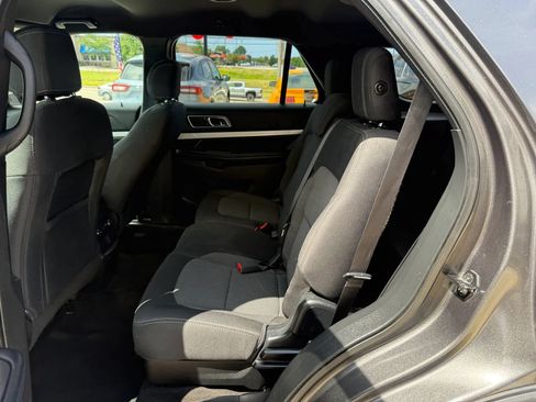 Used 2017 Ford Explorer XLT AWD/4WD image 21