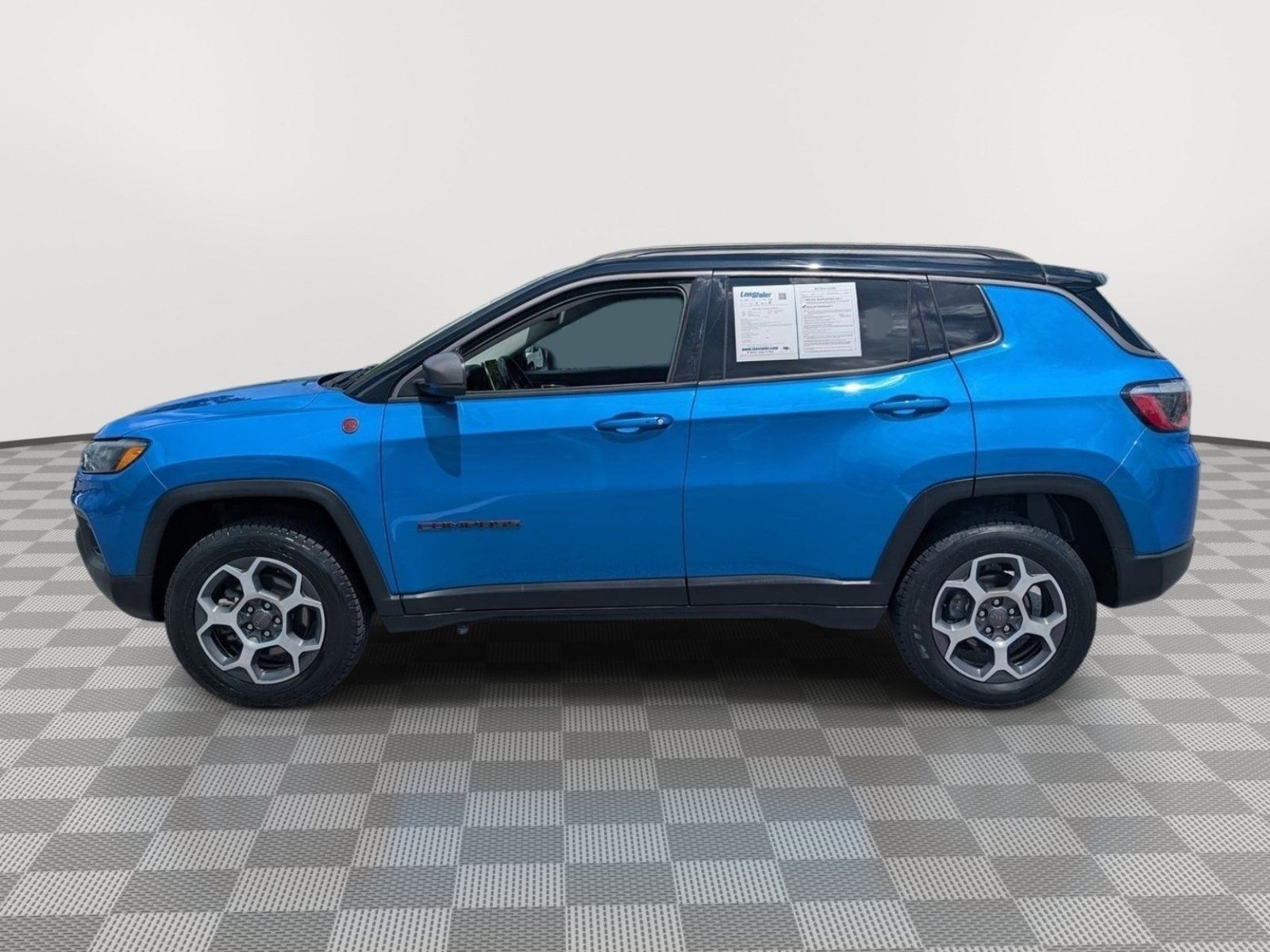 Used 2022 Jeep Compass Trailhawk w/ Trailhawk Convenience Group AWD/4WD image 2