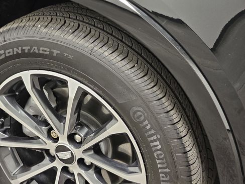 Used 2025 Cadillac XT4 Sport image 10