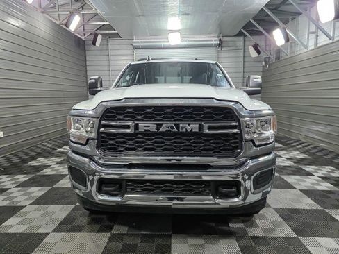 Used 2024 RAM 3500 Tradesman w/ Chrome Appearance Group image 4