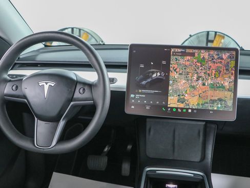 Used 2024 Tesla Model Y Long Range RWD image 16