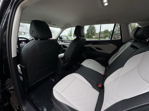 New 2025 Volkswagen Tiguan SE image 22