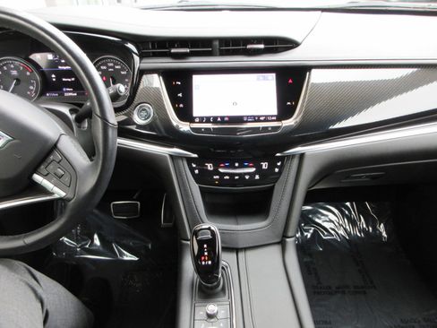 Used 2025 Cadillac XT6 Sport w/ Technology Package image 45