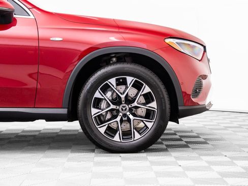 Used 2025 Mercedes-Benz GLC 350e 4MATIC image 32