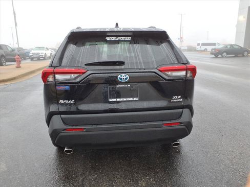 Used 2022 Toyota RAV4 XLE image 4