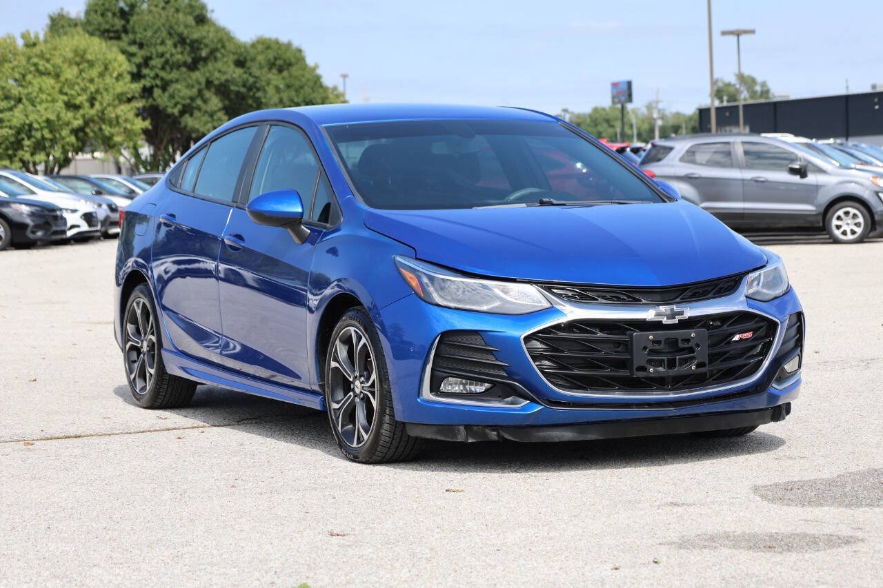Used 2019 Chevrolet Cruze LT w/ Convenience Package FWD image 4