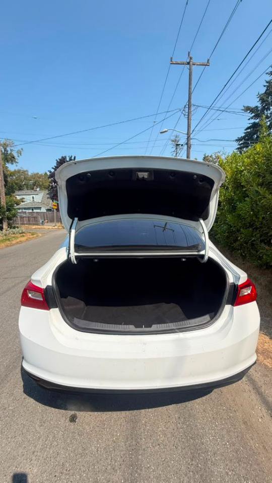 Used 2018 Chevrolet Malibu LT FWD image 15