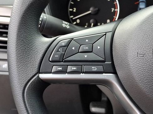 Used 2025 Nissan Altima 2.5 SV FWD image 21
