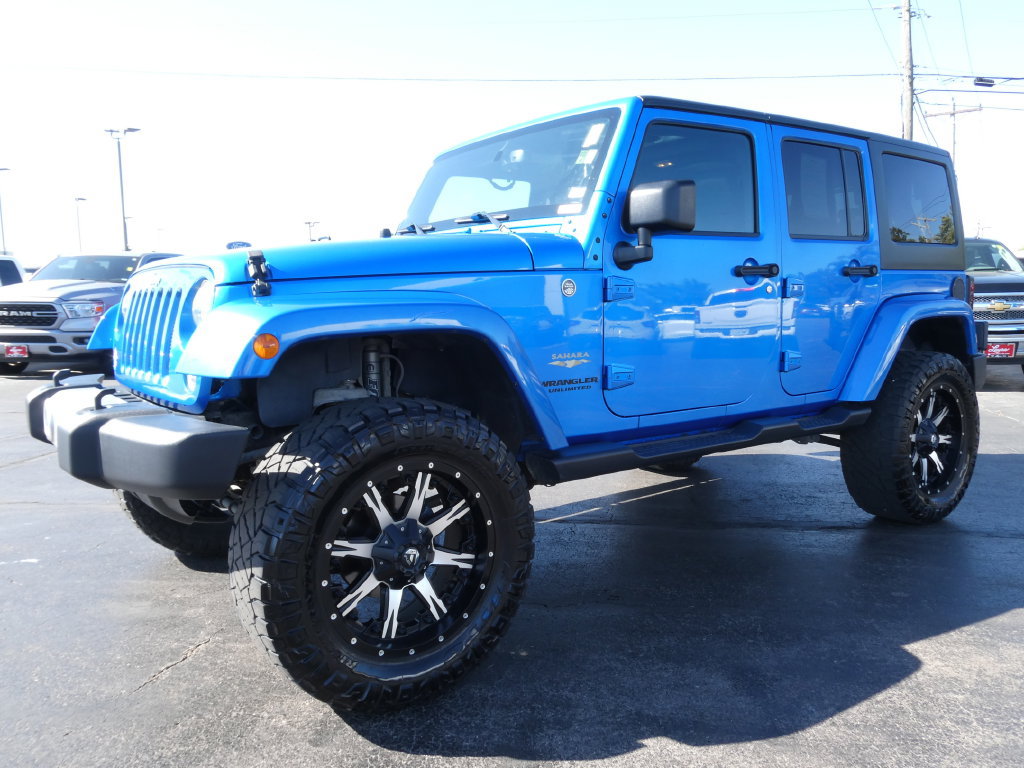 Used 2015 Jeep Wrangler Unlimited Sahara w/ Dual Top Group AWD/4WD image 8