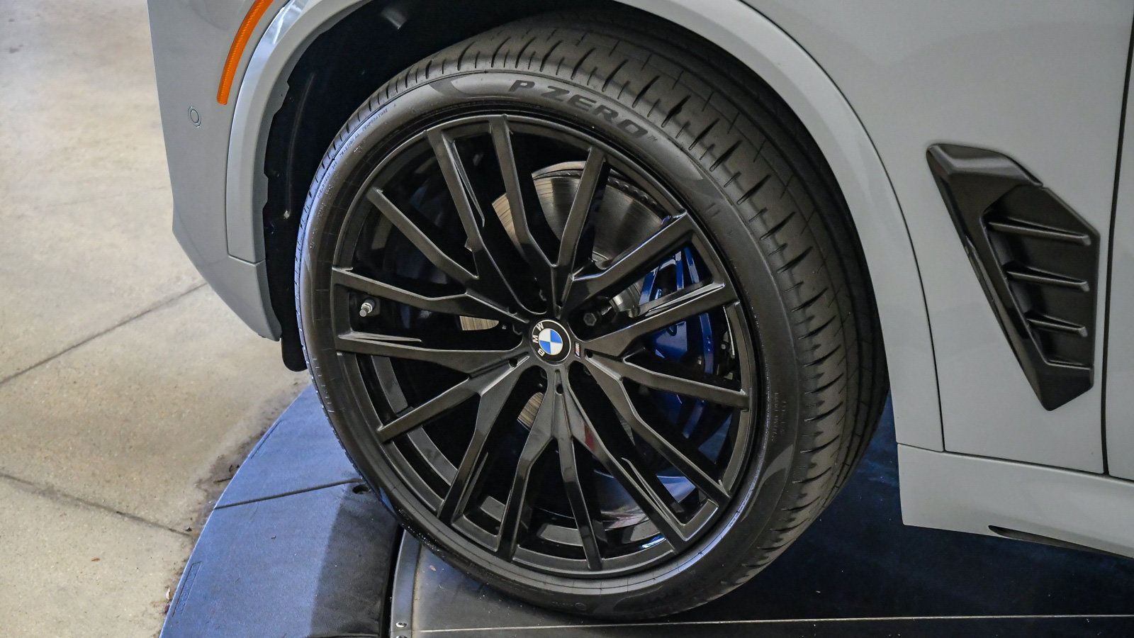 Used 2026 BMW X5 xDrive40i w/ M Sport Package AWD/4WD image 10