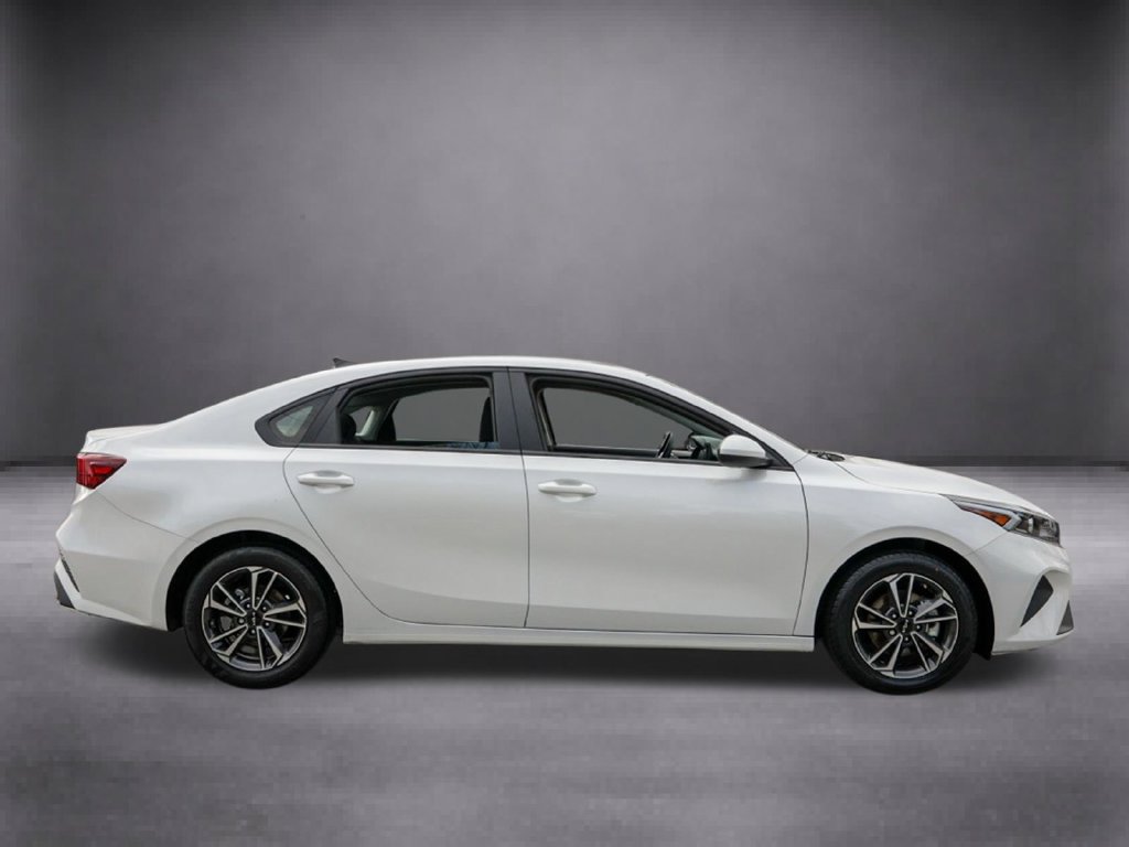 Used 2024 Kia Forte LXS FWD image 3