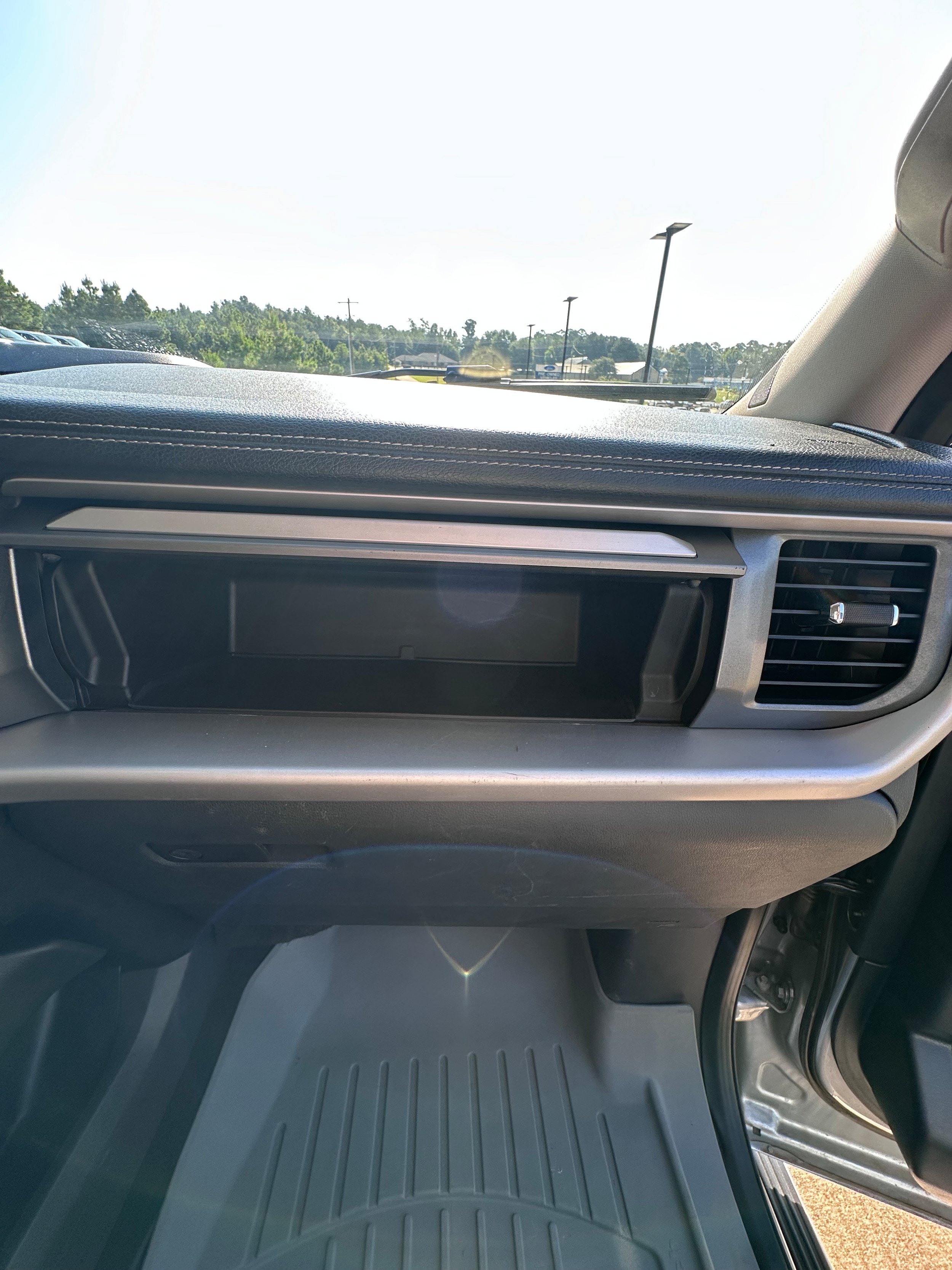 Used 2023 Ford Expedition XLT AWD/4WD image 34