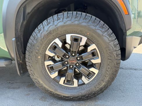 Used 2022 Nissan Frontier Pro-X RWD image 5