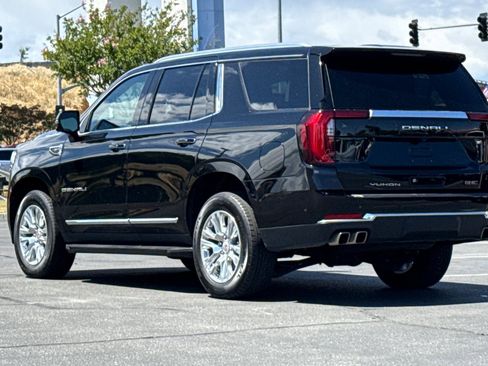 Used 2025 GMC Yukon Denali AWD/4WD image 7