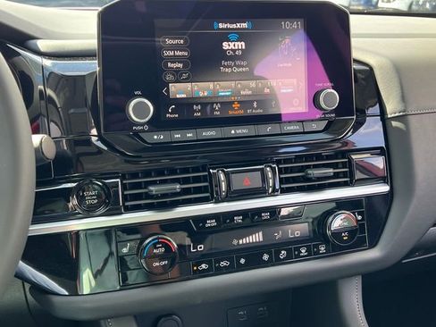 New 2025 Nissan Pathfinder SV w/ SV Premium Package image 19