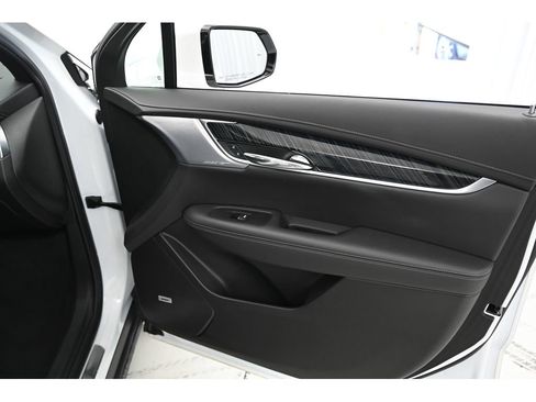 Used 2025 Cadillac XT6 Premium Luxury image 15