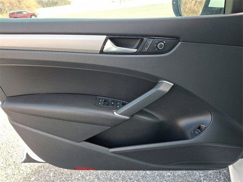 Used 2022 Volkswagen Passat 2.0T SE image 12