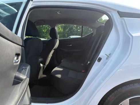 Used 2022 Nissan Sentra SV FWD image 11