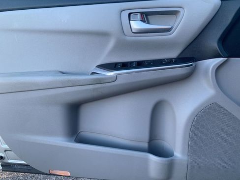 Used 2017 Toyota Camry SE image 7