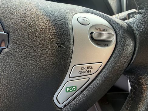 Used 2016 Nissan Leaf SV FWD image 23
