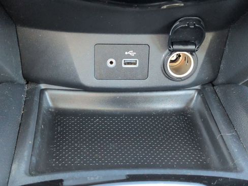 Used 2019 Nissan Rogue SV image 31