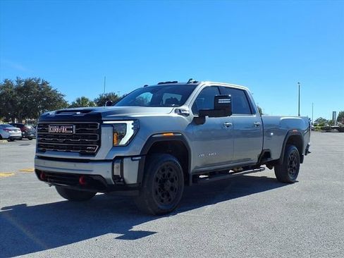 Used 2024 GMC Sierra 2500 AT4 w/ AT4 Preferred Package AWD/4WD image 3