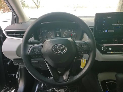 Used 2025 Toyota Corolla LE image 22