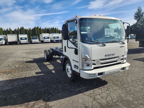 New 2025 Isuzu NPR image 11
