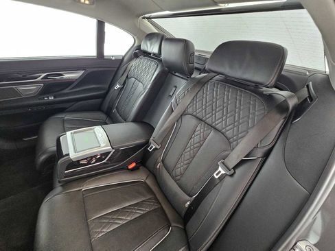 Used 2020 BMW 745e xDrive AWD/4WD image 17