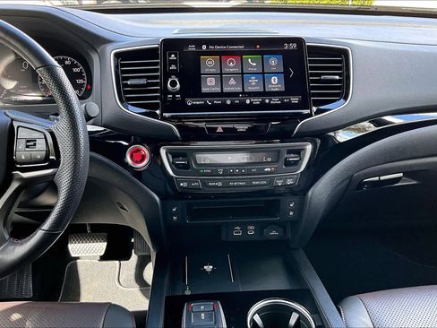 Used 2025 Honda Ridgeline Black Edition image 7