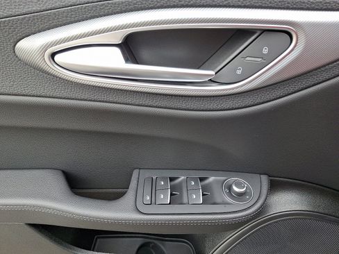 Used 2024 Alfa Romeo Giulia Ti w/ Performance Driving Package image 8