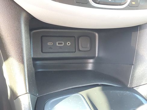 Used 2020 Chevrolet Equinox LS FWD image 22