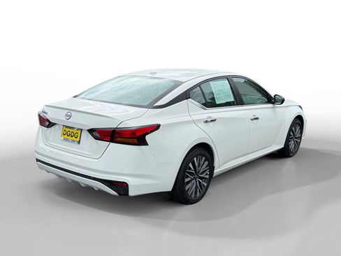 Used 2025 Nissan Altima 2.5 SV FWD image 5