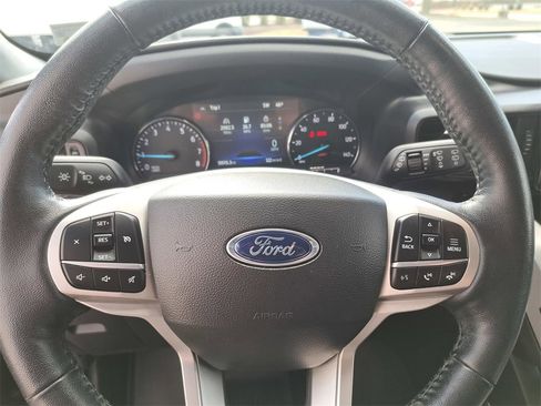 Used 2022 Ford Explorer XLT image 9