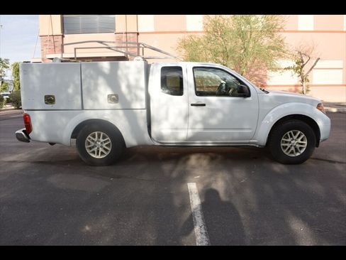 Used 2016 Nissan Frontier SV RWD image 1