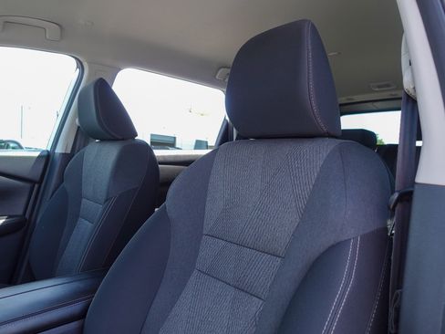 Used 2024 Nissan Rogue SV FWD image 10