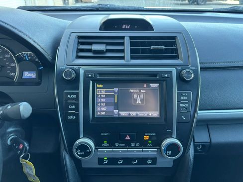 Used 2014 Toyota Camry SE FWD image 19