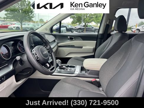 Certified 2024 Kia Carnival LX FWD image 11