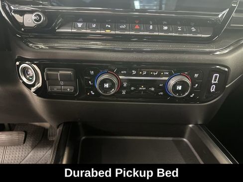 Used 2025 Chevrolet Silverado 2500 ZR2 w/ Technology Package AWD/4WD image 32