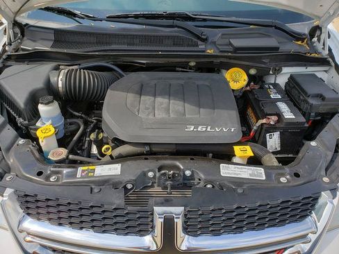 Used 2018 Dodge Grand Caravan SE w/ UConnect Hands-Free Group FWD image 10