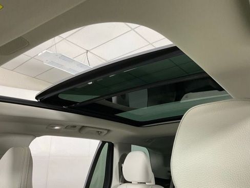 Certified 2025 Volvo XC90 T8 Plus w/ Protection Package Premier AWD/4WD image 24