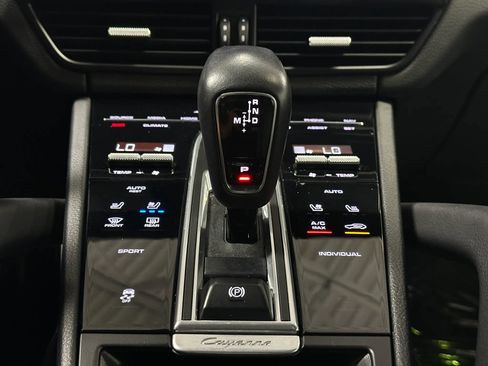 Used 2022 Porsche Cayenne w/ Premium Package image 48