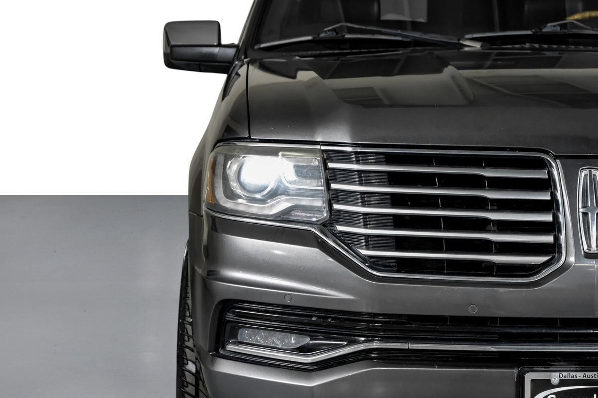 Used 2016 Lincoln Navigator Select RWD image 41