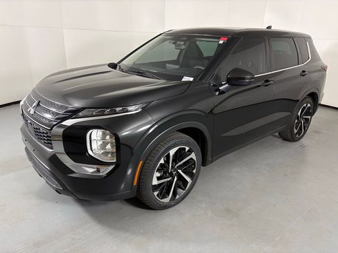 Used 2022 Mitsubishi Outlander ES image 4